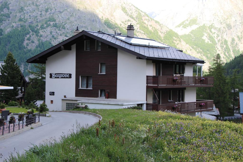 Apartments Bergrose Saas Fee Rum bild