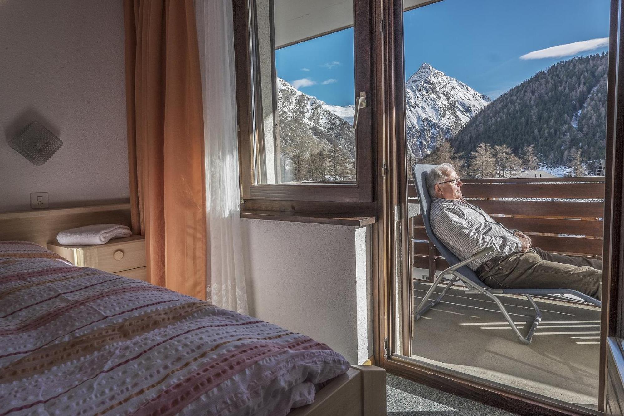 Apartments Bergrose Saas Fee Rum bild