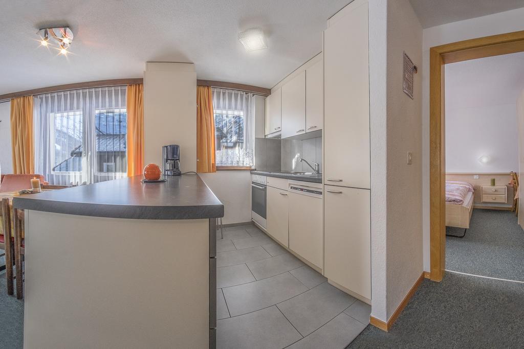 Apartments Bergrose Saas Fee Rum bild